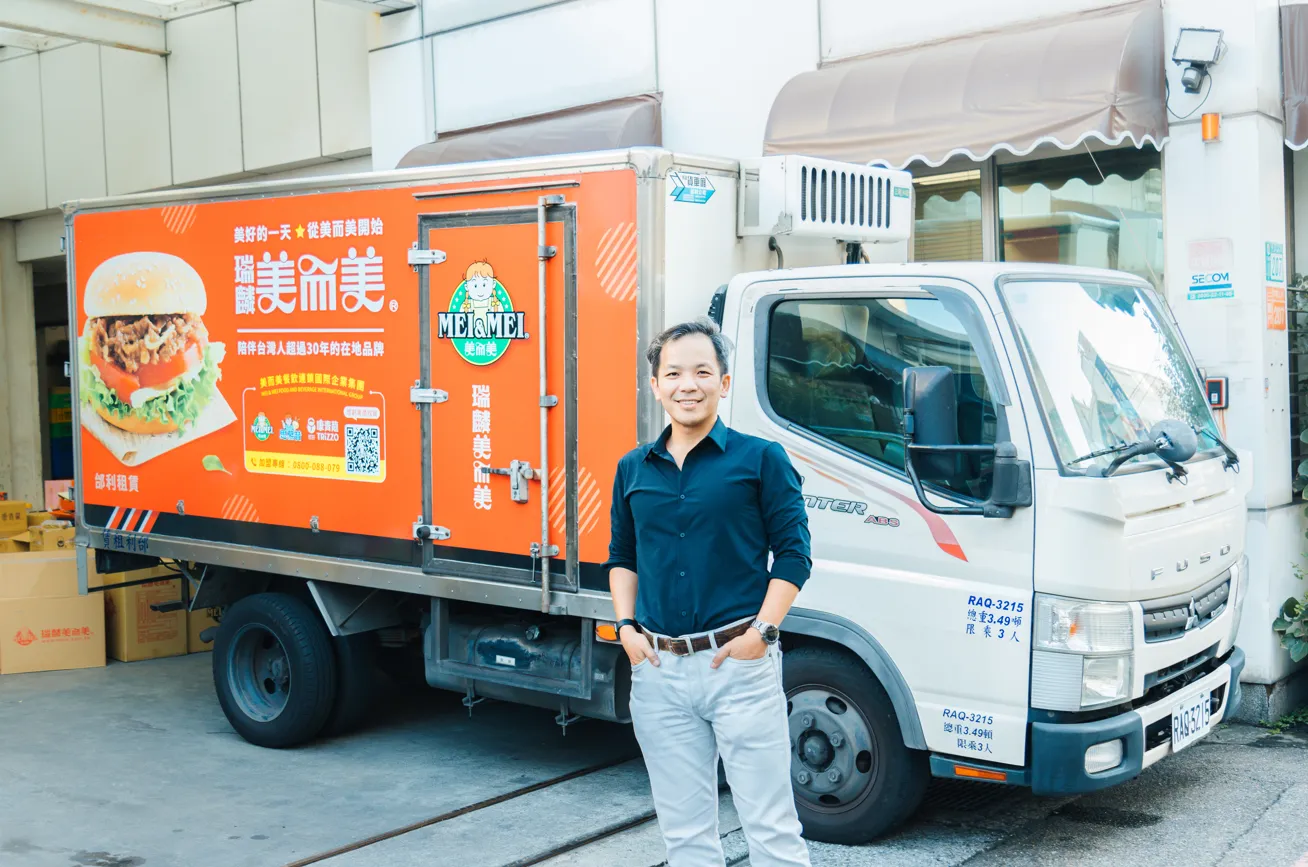 總經理賴威光訓練加盟主的物流車隊