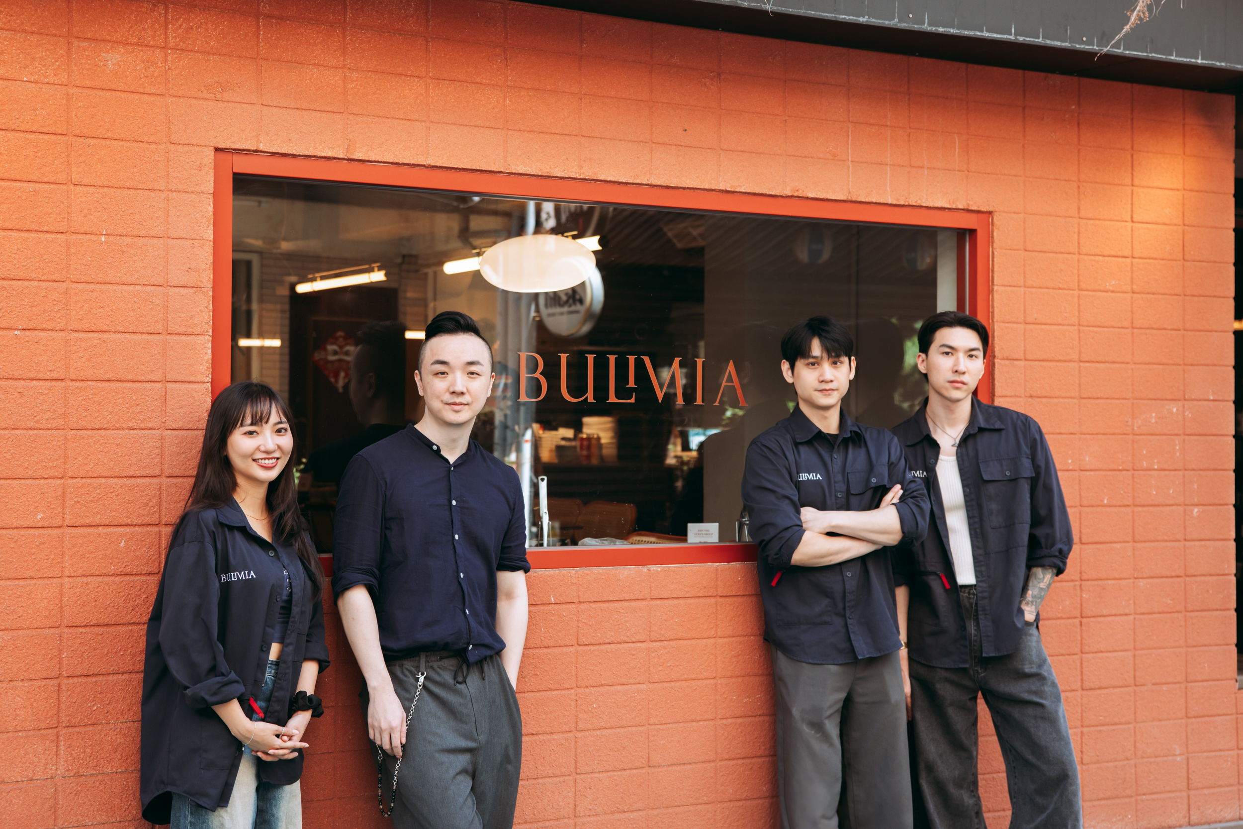 武俊傑(左二)與核心夥伴們共同推動「現場決策AI化」